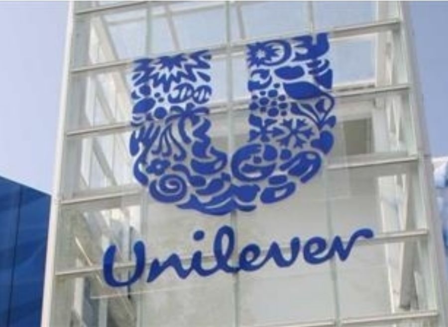 Unilever a annoncé son ambition d’éliminer, d’ici 2030, la totalité des composés chimiques pétro-sourcés contenus dans ses produits (Persil, Omo et Skip, etc.).